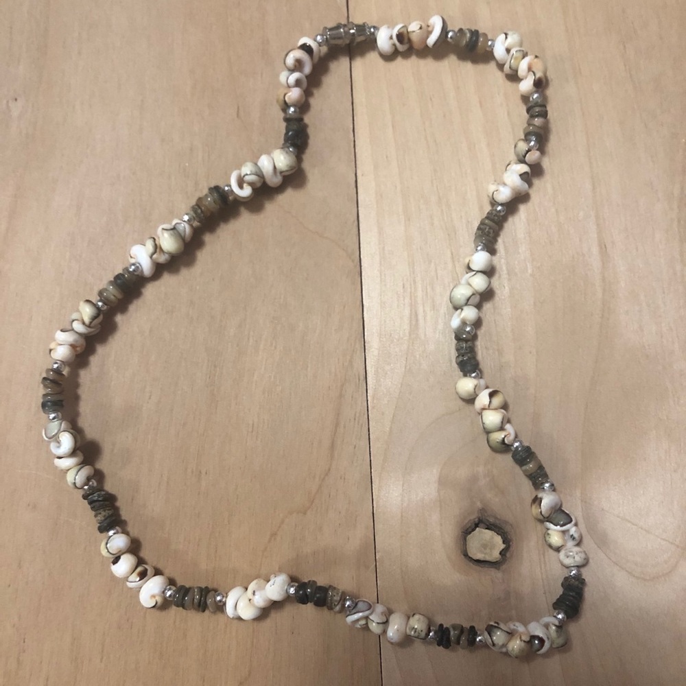 Shell rock choker necklace
